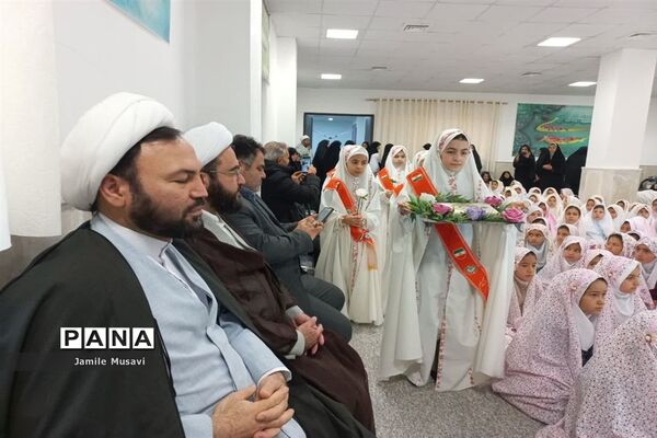 برگزاری مراسم معنوی جشن عبادت دانش‌آموزان دختر شهر فاروج در حوزه علمیه فاطمیه