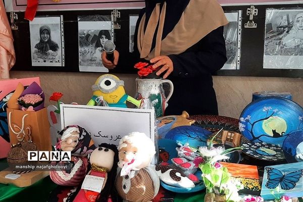 بازارچه هنرهای دستی کار و فناوری در مدرسه شهید شرافت بهارستان دو