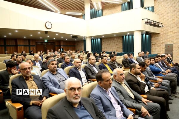 استاندار پای حرف اعضای شورا‌های آموزش و پرورش استان یزد