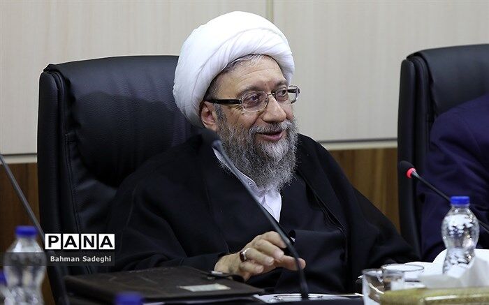 مشکلات اقتصادی وجود دارد اما مسئولان هم برای رفع آن تلاش می‌کنند