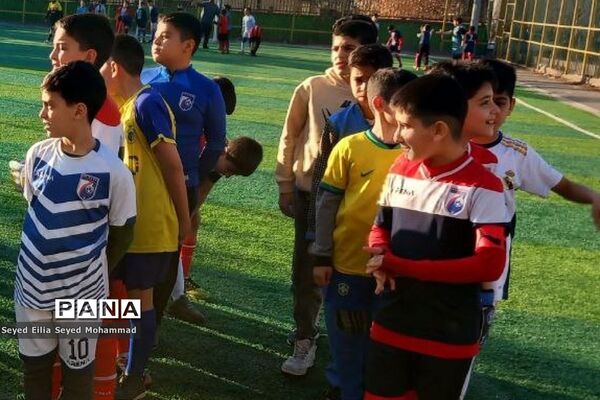 مسابقات ورزشی در هفته هوای پاک در سالن الزهرا شهر قیامدشت