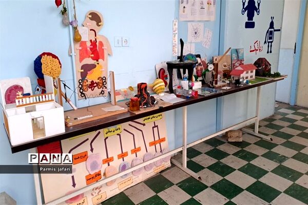 حضور دانش‌آموزان دبیرستان نگین علم و هنر در آزمایشگاه زیست پژوهشسرای دانش‌آموزی شهریار