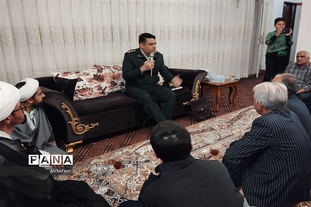 برگزاری هم اندیشی آشنایی با مسائل فضای مجازی در خلیل آباد