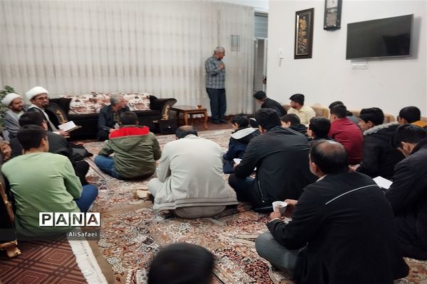 برگزاری هم اندیشی آشنایی با مسائل فضای مجازی در خلیل آباد