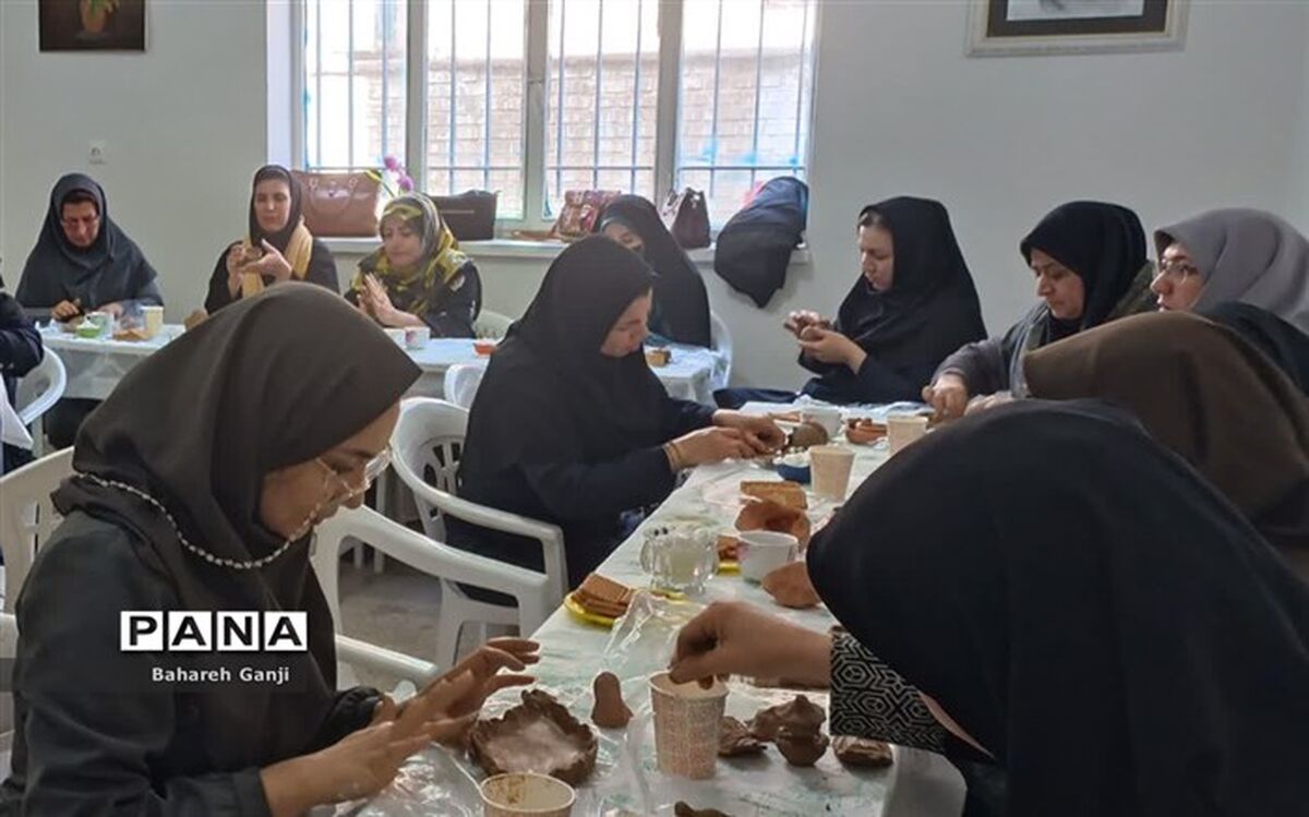 سومین کارگاه توانمند‌سازی هنرهای دستی رشته سفالگری در نیشابور/ فیلم
