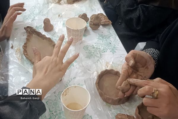 برگزاری سومین کارگاه توانمندی‌سازی هنرهای دستی رشته سفالگری در نیشابور