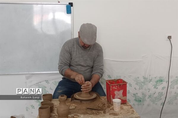 برگزاری سومین کارگاه توانمندی‌سازی هنرهای دستی رشته سفالگری در نیشابور
