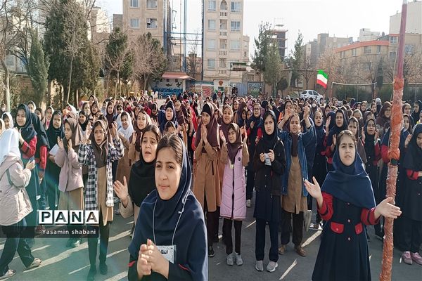 استقبال از افتخارآفرینان مسابقه هندبال مدرسه پنجم مهر ناحیه هفت مشهد