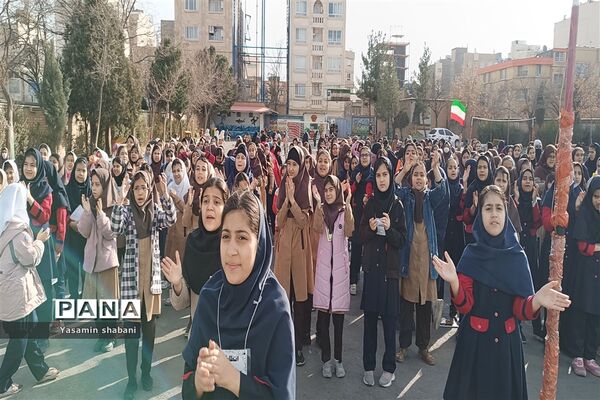 استقبال از افتخارآفرینان مسابقه هندبال مدرسه پنجم مهر ناحیه هفت مشهد