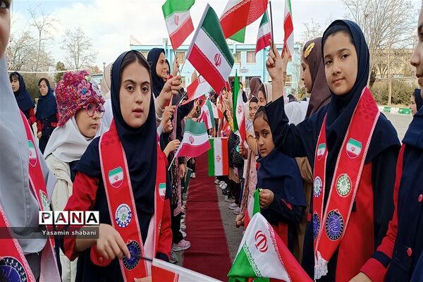 استقبال از افتخارآفرینان مسابقه هندبال مدرسه پنجم مهر ناحیه هفت مشهد