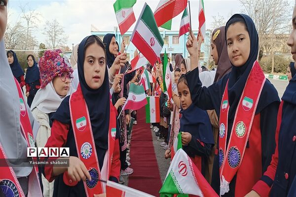 استقبال از افتخارآفرینان مسابقه هندبال مدرسه پنجم مهر ناحیه هفت مشهد