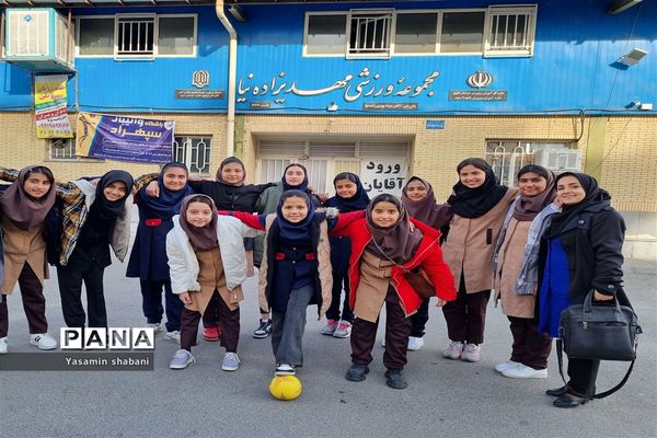 استقبال از افتخارآفرینان مسابقه هندبال مدرسه پنجم مهر ناحیه هفت مشهد