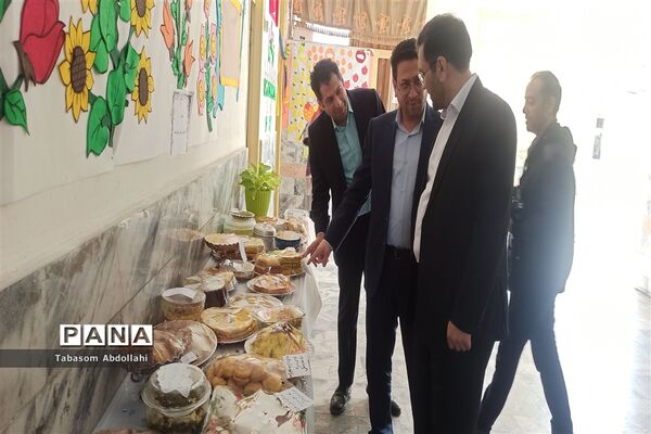 برگزاری روز بدون کتاب و جشنواره غذاهای سنتی در آموزشگاه قدس