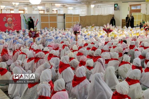 جشن تکلیف 1200 دانش‌آموز مدارس دخترانه غیردولتی در حرم حضرت معصومه(س)