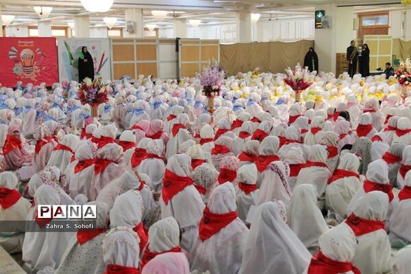 جشن تکلیف 1200 دانش‌آموز مدارس دخترانه غیردولتی در حرم حضرت معصومه(س)