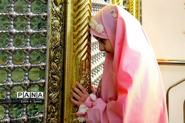 جشن تکلیف 1200 دانش‌آموز مدارس دخترانه غیردولتی در حرم حضرت معصومه(س)