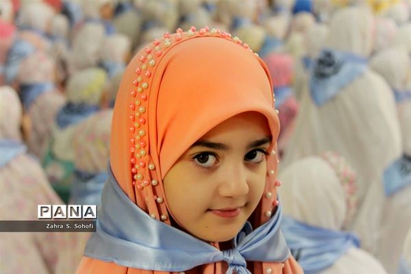 جشن تکلیف 1200 دانش‌آموز مدارس دخترانه غیردولتی در حرم حضرت معصومه(س)