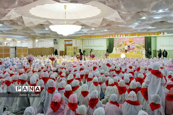 جشن تکلیف 1200 دانش‌آموز مدارس دخترانه غیردولتی در حرم حضرت معصومه(س)