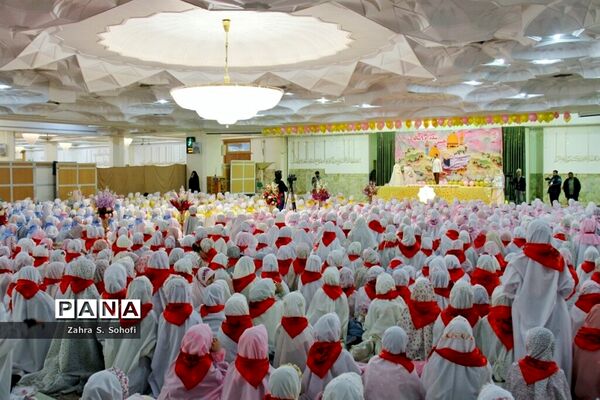 جشن تکلیف 1200 دانش‌آموز مدارس دخترانه غیردولتی در حرم حضرت معصومه(س)