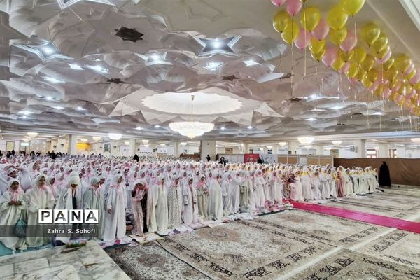 جشن تکلیف 1200 دانش‌آموز مدارس دخترانه غیردولتی در حرم حضرت معصومه(س)