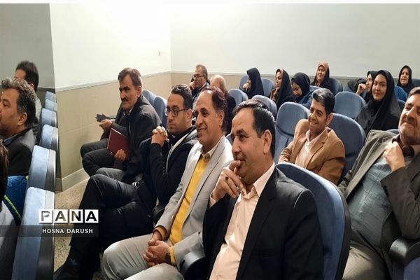 آئین تجلیل از منتخبین طرح و برنامه‌های آموزش بنیادین در استان