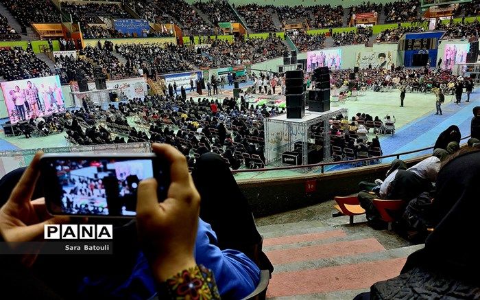 آینده ایران را خودمان می‌سازیم