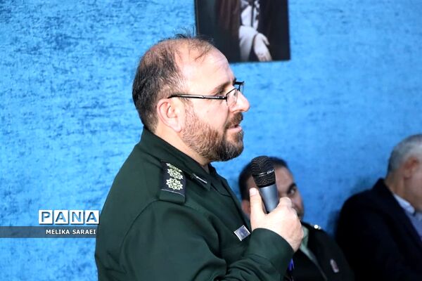 تجلیل دانش آموزان ناحیه یک بهارستان از پاسداران انقلاب اسلامی