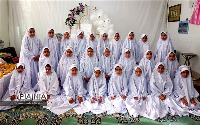 شمیم عطر بندگی بر روی سجاده‌های صورتی/ فیلم