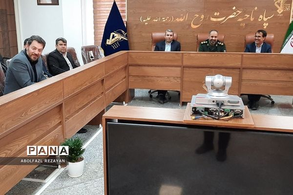 دیدار دانش‌آموزان دبستان پسران آفتاب با پاسداران سپاه ناحیه حضرت روح الله(ره) باقرشهر