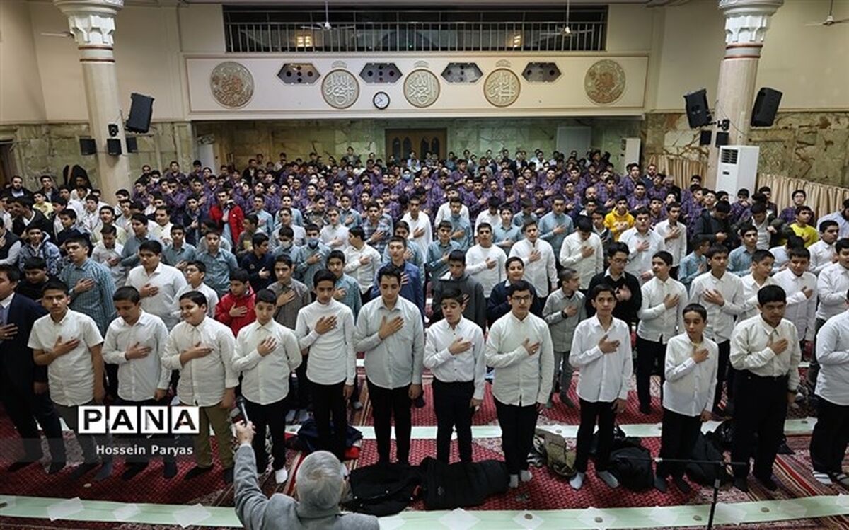 ۴۵۰ دانش‌آموز پسر ناحیه دو قزوین جشن تکلیف خود را برگزار کردند / فیلم