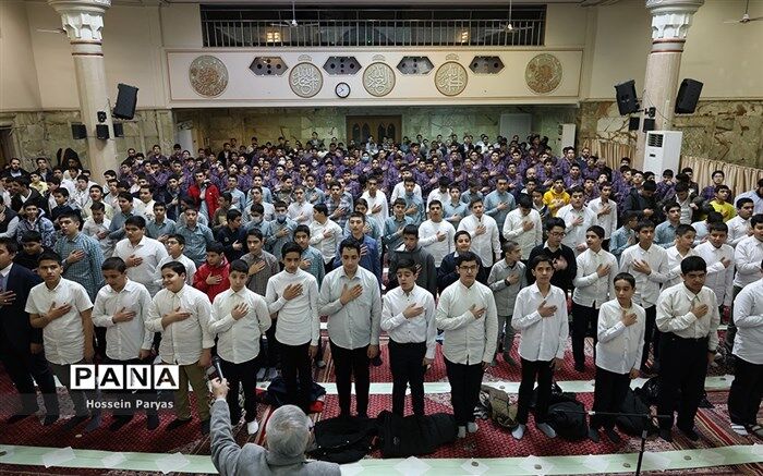۴۵۰ دانش‌آموز پسر ناحیه دو قزوین جشن تکلیف خود را برگزار کردند / فیلم
