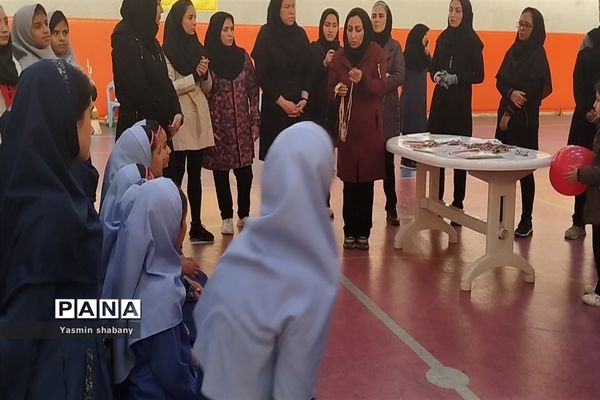 افتتاحیه نمایشگاه دست‌سازه دانش‌آموزی دبیرستان آرمینه مصلی نژاد