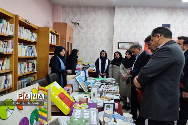 افتتاحیه نمایشگاه دست‌سازه دانش‌آموزی دبیرستان آرمینه مصلی نژاد