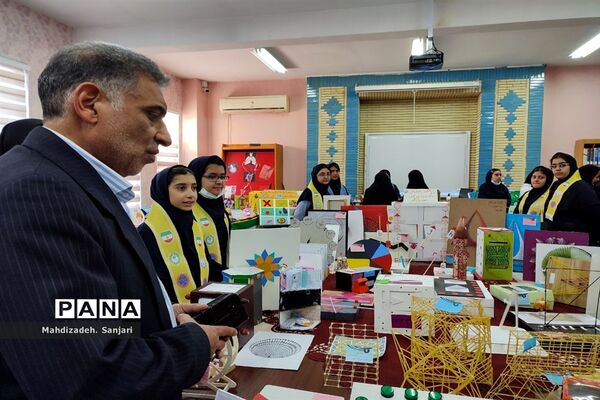 افتتاحیه نمایشگاه دست‌سازه دانش‌آموزی دبیرستان آرمینه مصلی نژاد
