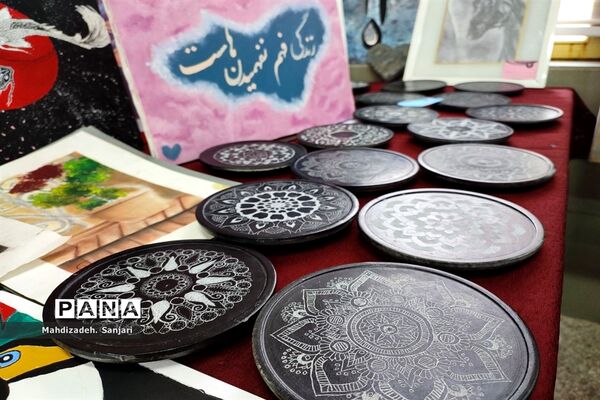 افتتاحیه نمایشگاه دست‌سازه دانش‌آموزی دبیرستان آرمینه مصلی نژاد