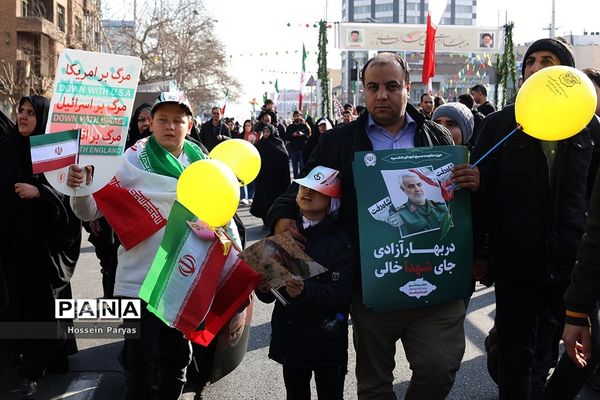 غرفه سازمان دانش‌آموزی و خبرگزاری پانا در مسیر راهپیمایی یوم‌الله ۲۲ بهمن