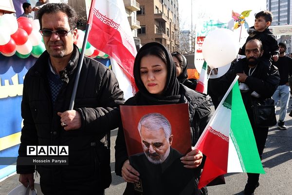 غرفه سازمان دانش‌آموزی و خبرگزاری پانا در مسیر راهپیمایی یوم‌الله ۲۲ بهمن