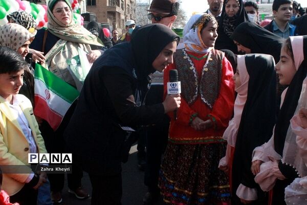 حضور دانش‌آموز خبرنگاران پانا شهرستان‌های استان تهران در راهپیمایی ۲۲ بهمن