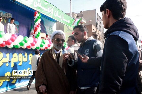 حضور دانش‌آموز خبرنگاران پانا شهرستان‌های استان تهران در راهپیمایی ۲۲ بهمن