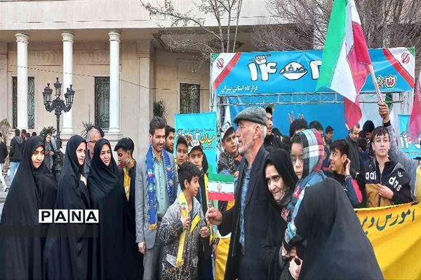 نمایش شکوه اقتدار و همبستگی