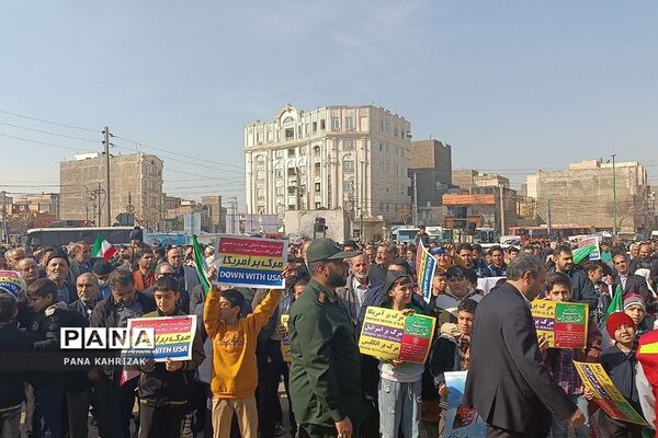حضور پرشور مردم کهریزک و باقرشهر در راهپیمایی ۲۲بهمن