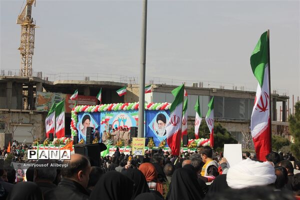جشن پرشور انقلاب در کاشان