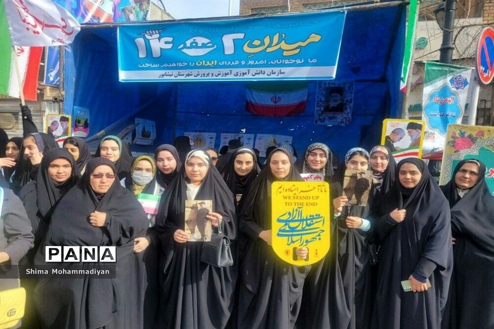 غرفه میدان ۱۴ صفر ۲ دختران نیشابور در راهپیمایی ۲۲ بهمن ماه