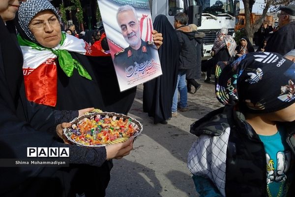 غرفه میدان ۱۴ صفر ۲ دختران نیشابور در راهپیمایی ۲۲ بهمن ماه