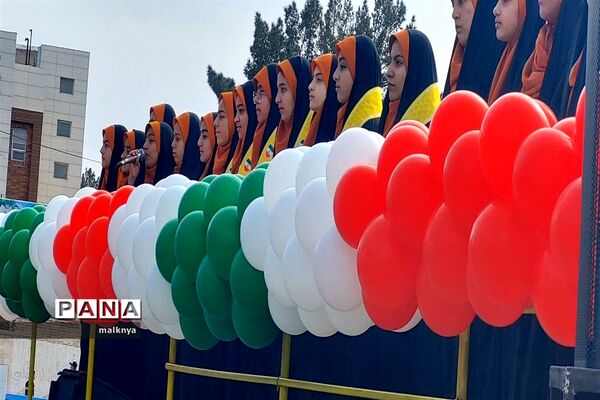 برپایی غرفه سازمان دانش‌آموزی خراسان جنوبی در راهپیمایی 22 بهمن