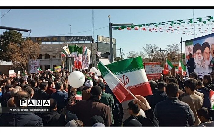 خیابان‌های بویین زهرا تحمل سیل جمعیت در راهپیمایی ۲۲ بهمن را نداشت‌/ فیلم