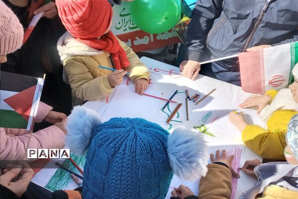 برپایی نمایشگاه فرهنگی سازمان دانش‌آموزی استان زنجان در مسیر راهپیمایی ۲۲بهمن