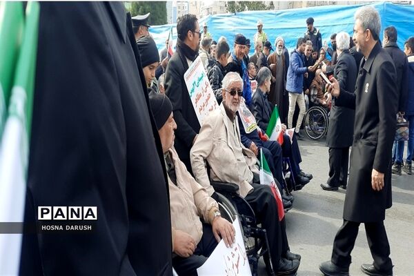 مراسم باشکوه ۲۲بهمن در جوار امام مهربانی‌ها