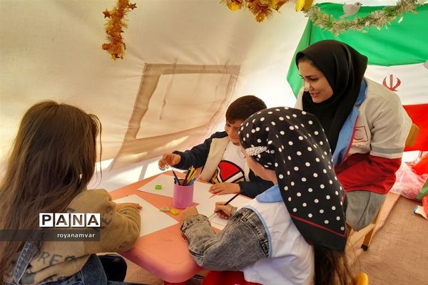 برپایی ایستگاه دوستدار کودک در راهپیمایی 22 بهمن