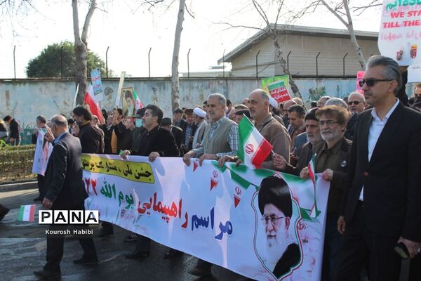 گام‌های استوار مردم آمل در چهل و پنجمین فجر انقلاب